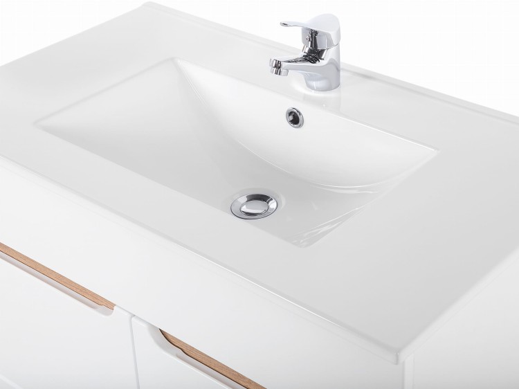 BALI WHITE 821 + CFP 80D DETAL 2.jpg